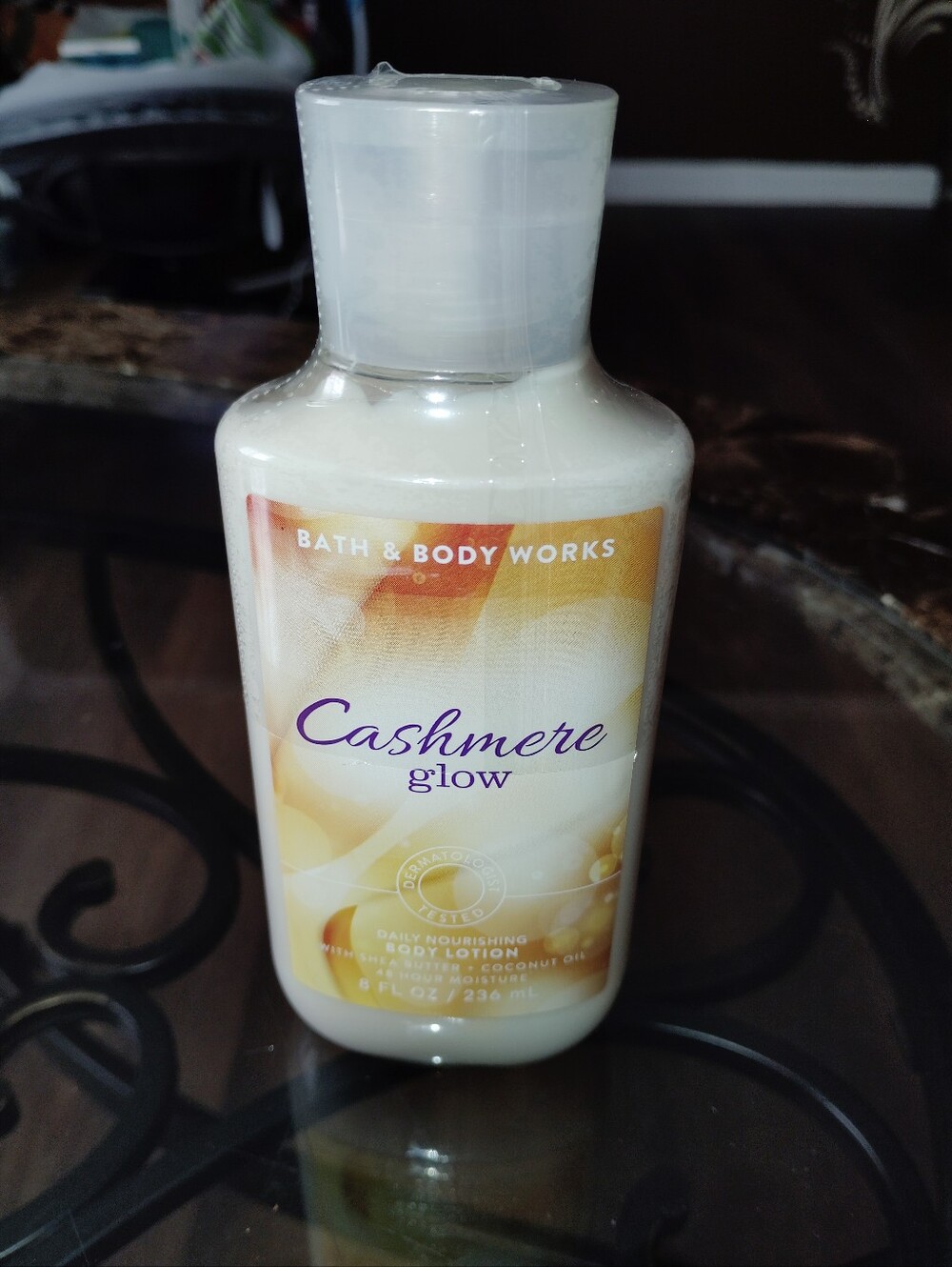 Bath & Body Works Cashmere Glow Body Lotion - Purple & Cream. Sealed